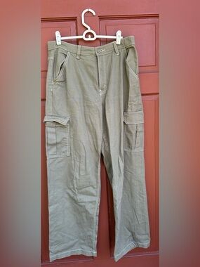 Divided Women's Wide-Leg Cargo Jeans in Olive